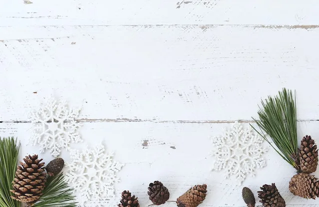 artificial-wreaths-and-garlands-showing-gratitude-during-the-holidays